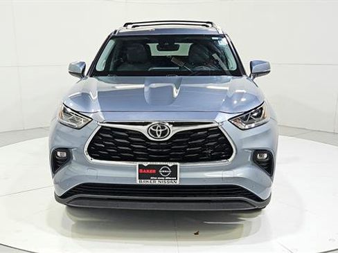 Used 2021 Toyota Highlander Limited FWD image 2