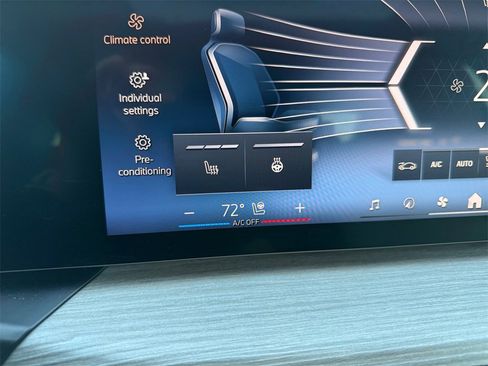 Certified 2025 BMW 330i xDrive Sedan w/ Premium Package image 24