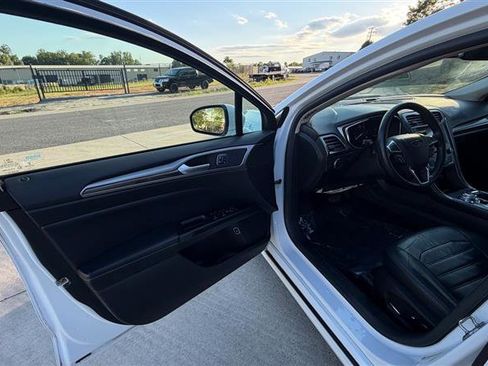 Used 2017 Ford Fusion SE w/ Equipment Group 602A FWD image 9