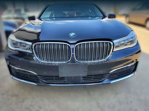 Used 2018 BMW 750i xDrive image 22