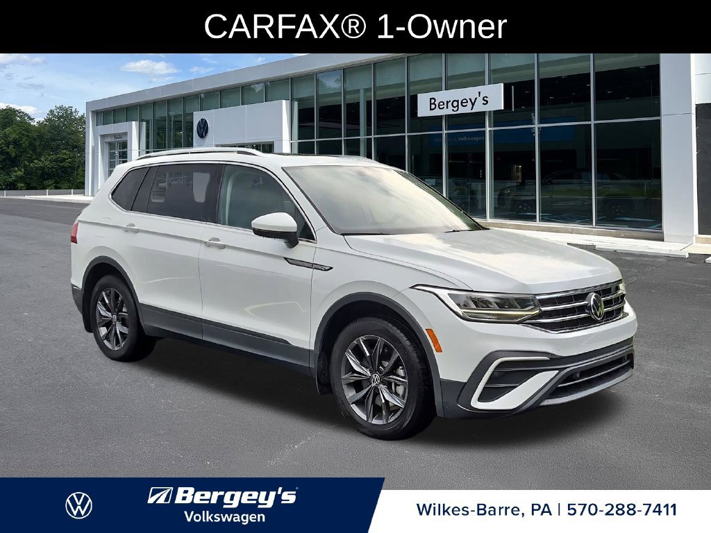 Certified 2023 Volkswagen Tiguan SE w/ Panoramic Sunroof Package FWD image 3