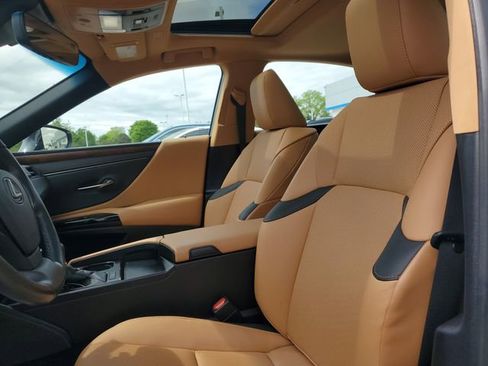 Used 2023 Lexus ES 350 w/ Premium Package FWD image 5