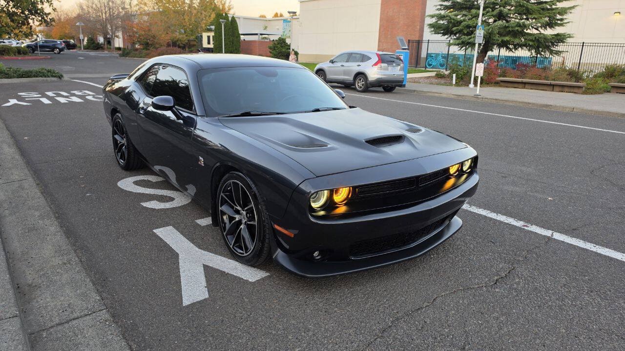 Used 2016 Dodge Challenger R/T Scat Pack w/ Leather Interior Group RWD image 3