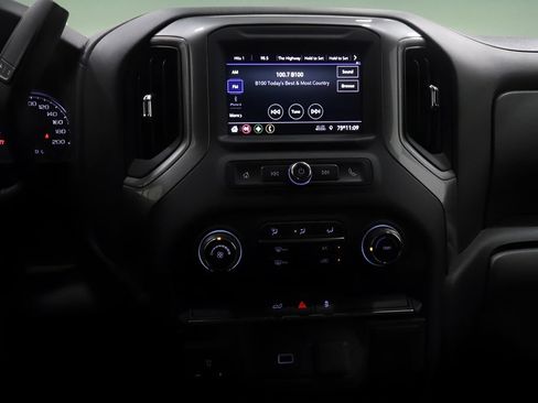 Used 2020 Chevrolet Silverado 1500 Custom w/ Custom Value Package AWD/4WD image 18