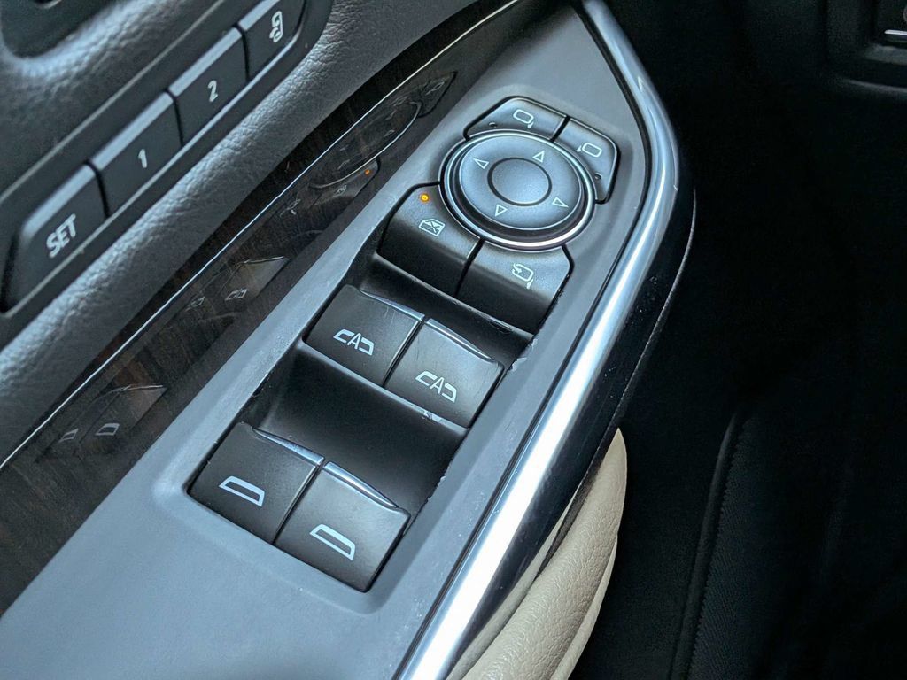 Used 2025 Cadillac XT4 Premium Luxury FWD image 26