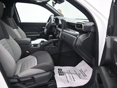Used 2025 Toyota Tacoma TRD Sport AWD/4WD image 13