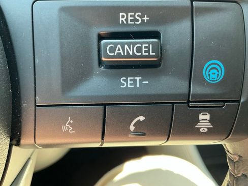 Used 2023 Nissan Rogue SL w/ SL Premium Package FWD image 11