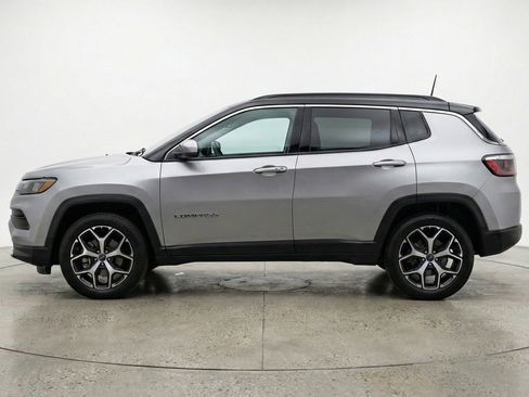 Used 2025 Jeep Compass Limited image 5