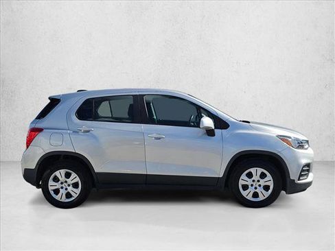 Used 2019 Chevrolet Trax LS image 4