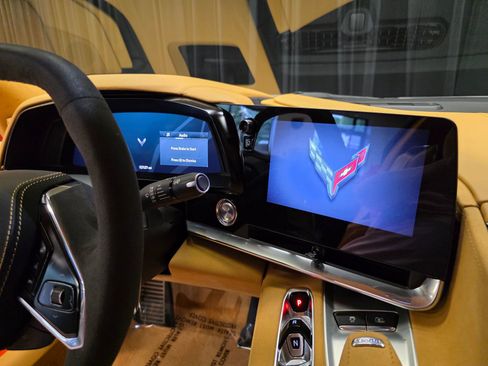 Used 2020 Chevrolet Corvette Stingray Premium Cpe w/ 3LT Preferred Equipment Group RWD image 21