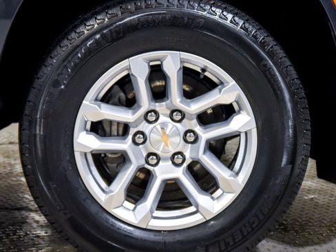 Used 2025 Chevrolet Suburban LS image 13