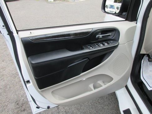 Used 2019 Dodge Grand Caravan SE FWD image 20