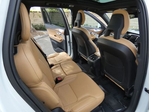 Used 2017 Volvo XC90 T6 Inscription w/ Vision Package image 39