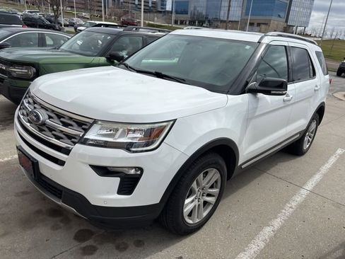 Used 2018 Ford Explorer XLT w/ Equipment Group 202A image 2