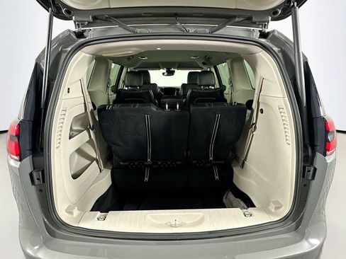 Used 2022 Chrysler Pacifica Touring-L FWD image 25