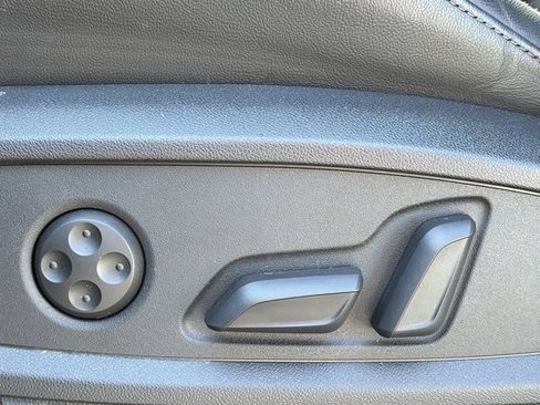 Used 2024 Audi SQ5 Premium image 19