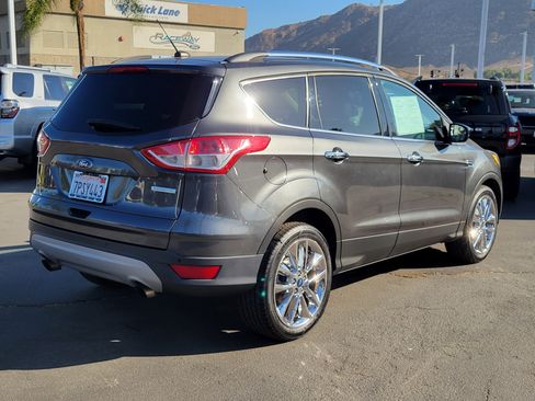 Used 2016 Ford Escape SE w/ SE Chrome Package FWD image 2