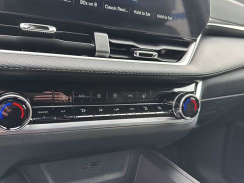 New 2026 Chevrolet Equinox LT w/ Convenience Package II image 23