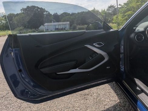 Used 2021 Chevrolet Camaro LT w/ Technology Package RWD image 11