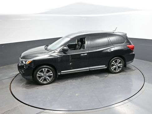 Used 2017 Nissan Pathfinder Platinum w/ Family Entertainment Package AWD/4WD image 22