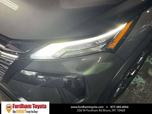 Used 2025 Nissan Rogue SV AWD/4WD image 9