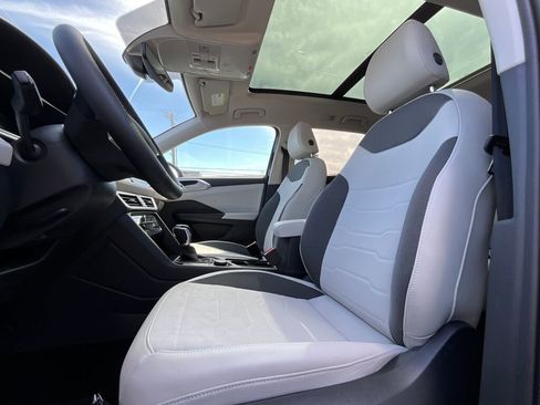 New 2025 Volkswagen Taos SE image 10
