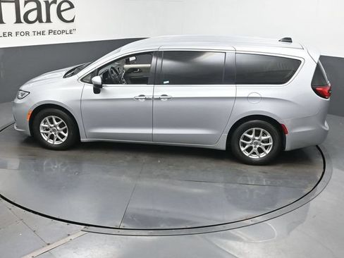 Used 2023 Chrysler Pacifica Touring-L FWD image 44
