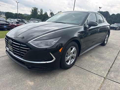 Used 2023 Hyundai Sonata SE w/ Cargo Package FWD image 3