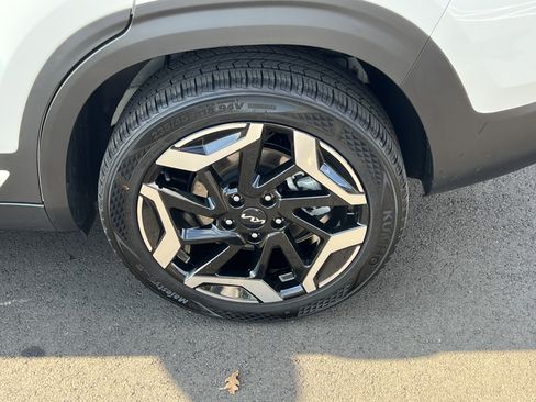 Certified 2025 Kia Seltos SX w/ SX Sunroof Package image 19