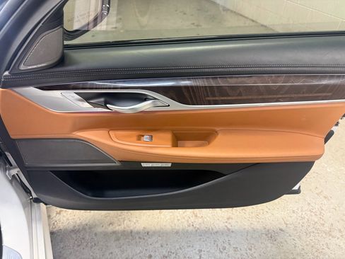 Used 2018 BMW 740e xDrive image 20