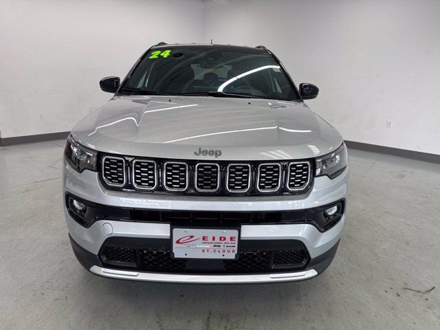 Used 2024 Jeep Compass Limited AWD/4WD image 3