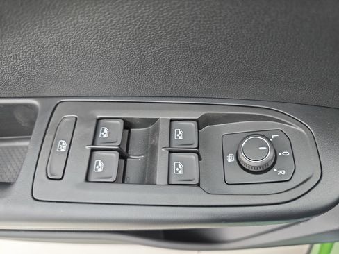 New 2026 Volkswagen Taos SE FWD image 27
