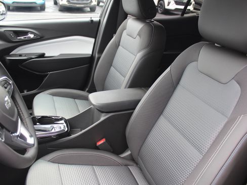 New 2026 Chevrolet Trax LT image 9