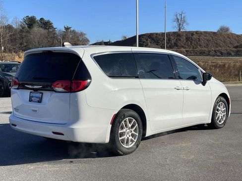 Used 2024 Chrysler Voyager LX image 28