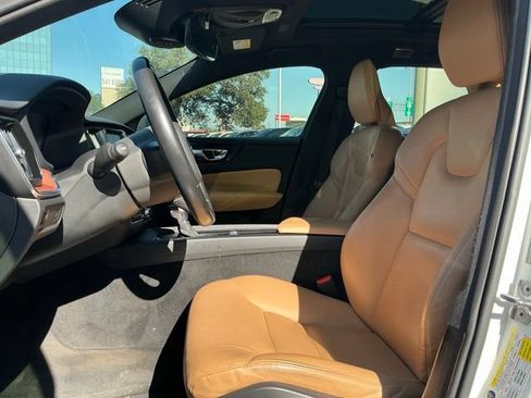 Used 2020 Volvo V60 T5 Momentum FWD image 24