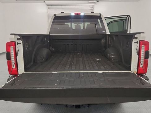 Used 2024 Ford F250 Lariat w/ Black Appearance Package image 33
