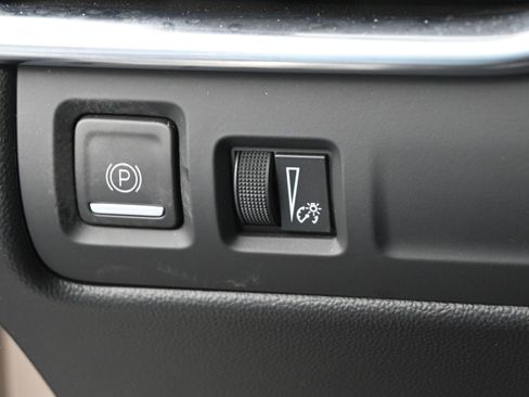 Used 2023 Cadillac XT4 Premium Luxury w/ Cold Weather Package image 41