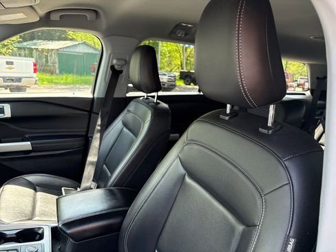 Used 2022 Ford Explorer XLT AWD/4WD image 10