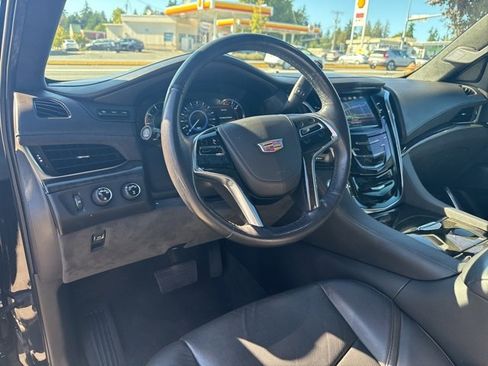 Used 2019 Cadillac Escalade ESV Platinum image 19