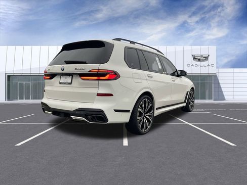 Used 2023 BMW X7 M60i image 8