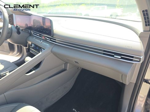 New 2025 Hyundai Elantra SEL image 33
