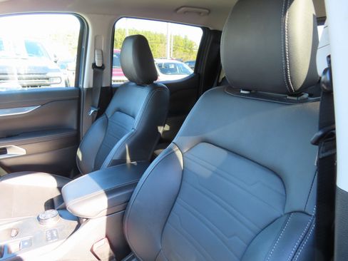 Used 2025 Ford Ranger Lariat w/ FX4 Off-Road Package image 27