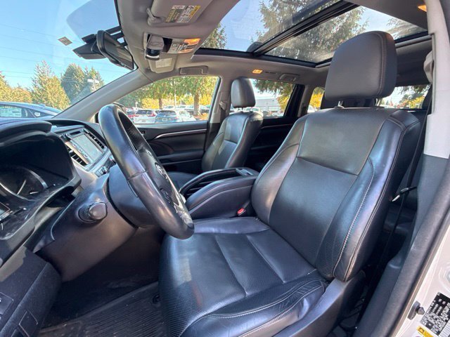 Used 2016 Toyota Highlander Limited Platinum AWD/4WD image 5