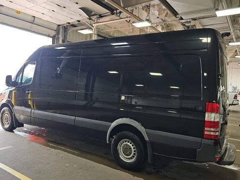 Used 2017 Mercedes-Benz Sprinter 2500 image 4