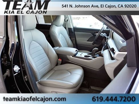Used 2023 Toyota Highlander XLE FWD image 12