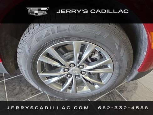 Used 2022 Cadillac XT5 Premium Luxury w/ LPO, Floor Liner Package FWD image 4
