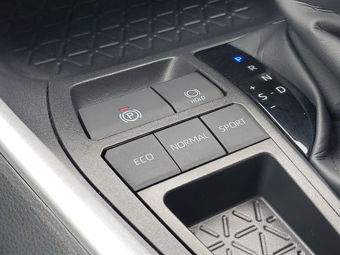 Certified 2025 Toyota RAV4 XLE w/ Convenience Package FWD image 32