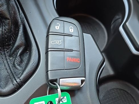 Used 2021 Dodge Durango SXT image 6