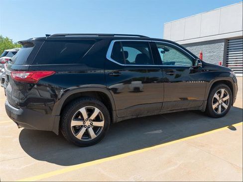 Used 2019 Chevrolet Traverse LT w/ LT Premium Package AWD/4WD image 5