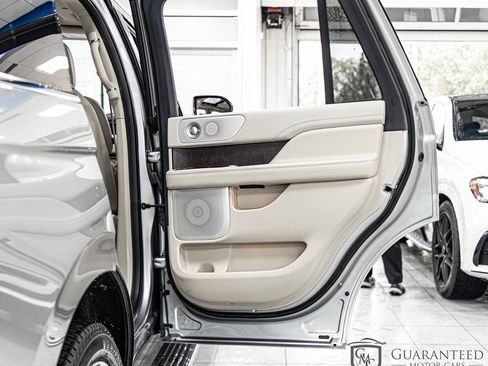 Used 2021 Lincoln Navigator Reserve w/ Luxury Package AWD/4WD image 42